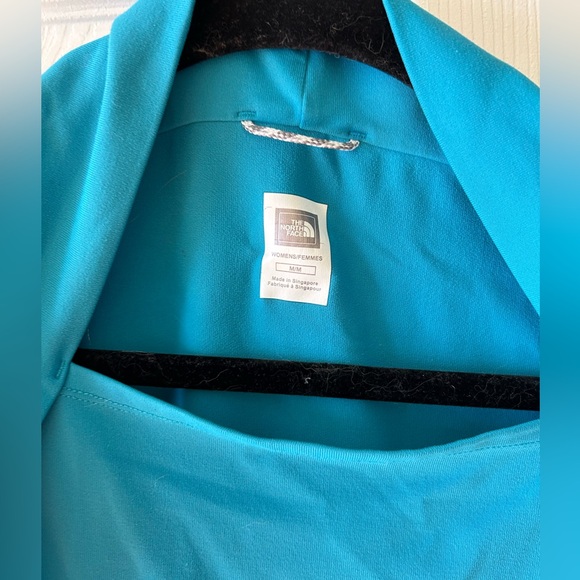 North face ladies sleeveless vapor wick top. Med - Picture 2 of 7